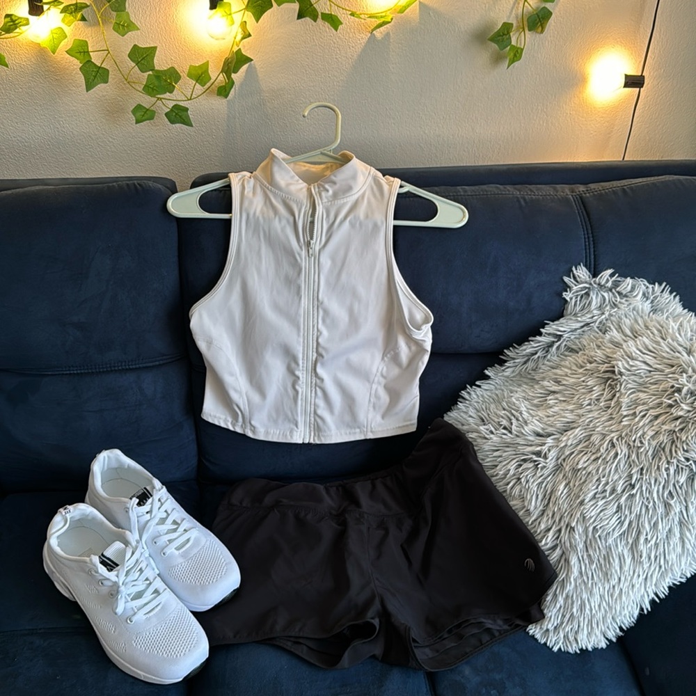 Selling the athletic shorts! Great condition! Wore it couple times.